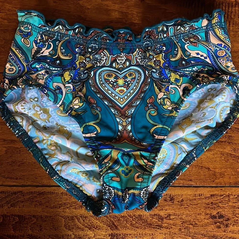 Two piece dance outfit by Countours designed. (Lea Marie) Size CL. Like new - Picture 2 of 12